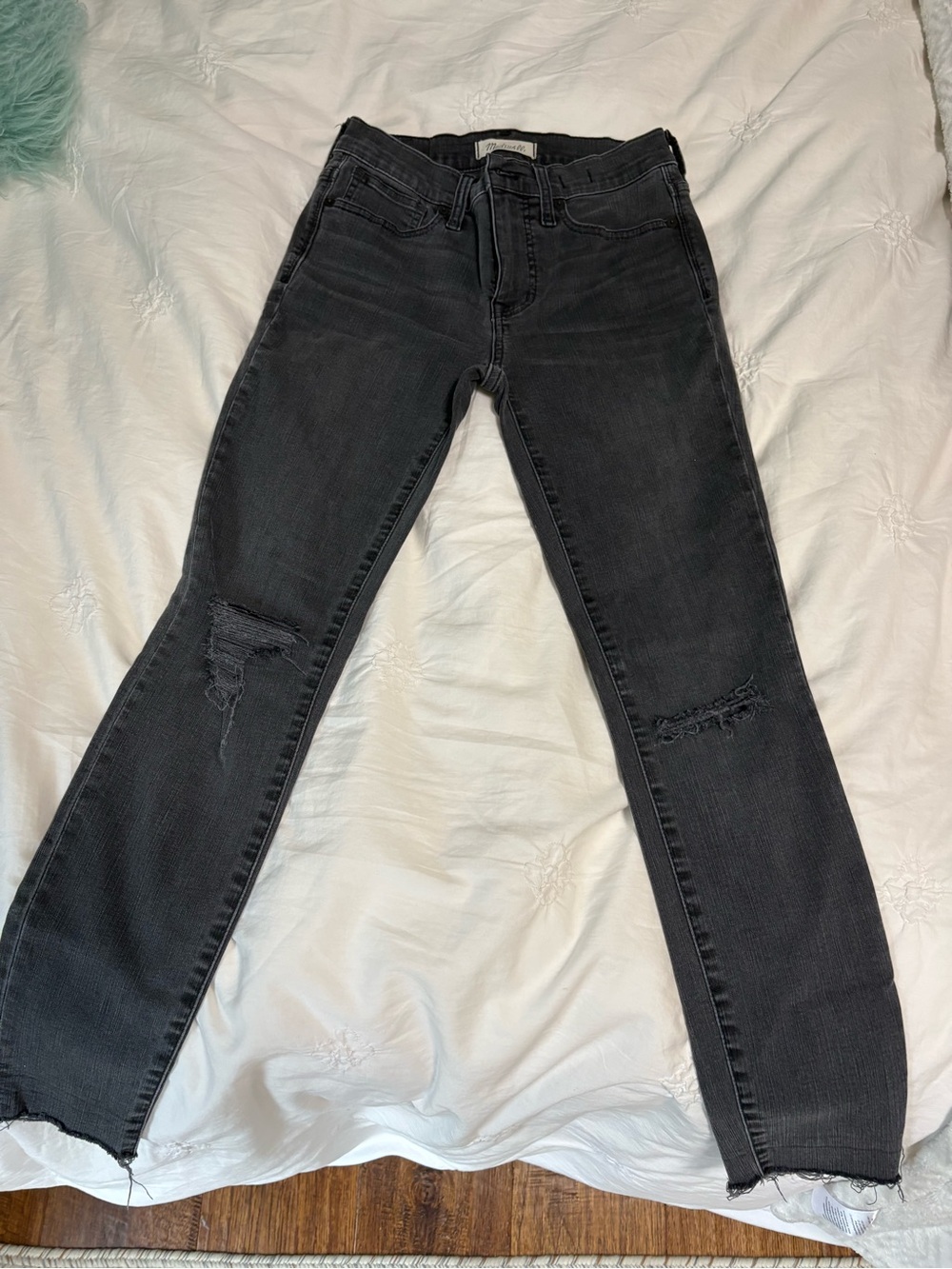 ❗️MASSIVE SALE❗️ Madewell Black Straight-Leg Jeans with Knee Distressing